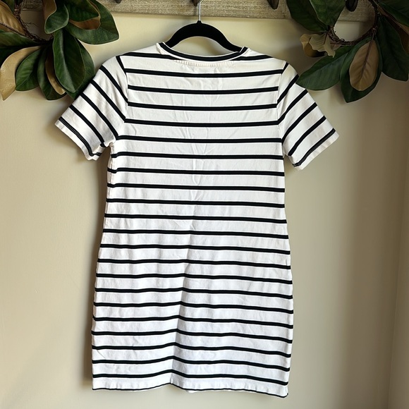Banana Republic size SP white navy stripe with pocket dress - Picture 3 of 9